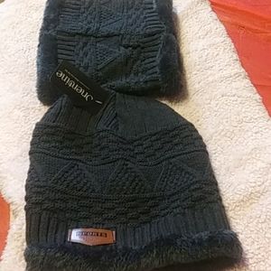 Unisex matching lined hat and scarf set. One size